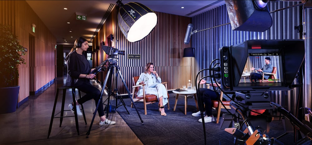 ATEM Television Studio 4K8 2TB – Osem kamer brez zunanje sinhronizacije
