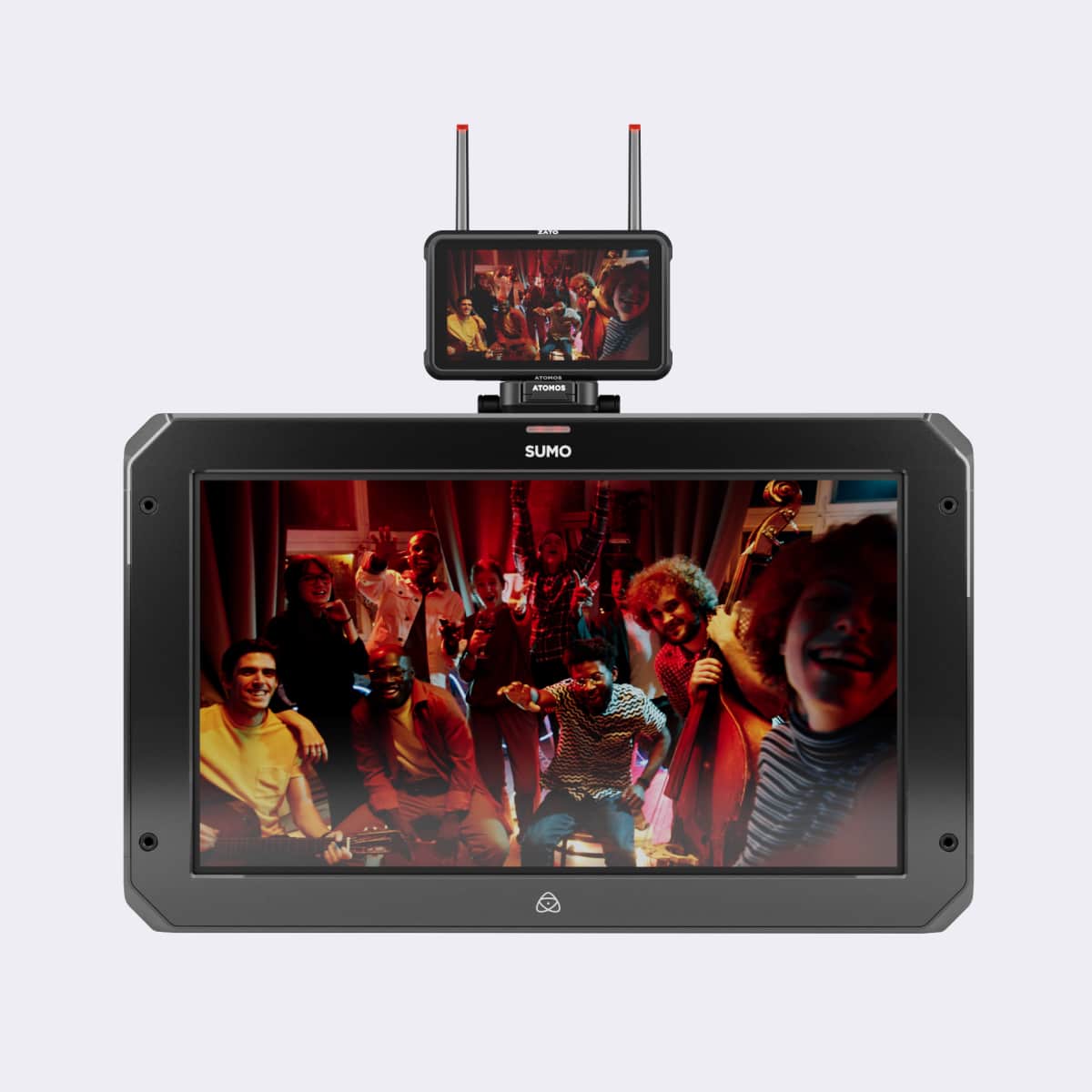 Atomos Z-Mount z monitorjem nad produkcijskim Sumo 19SE