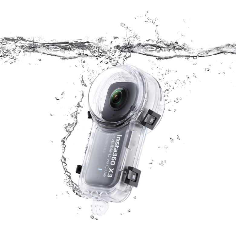 Insta360 X3 v nevidnem potapljaškem ohišju med snemanjem v vodi