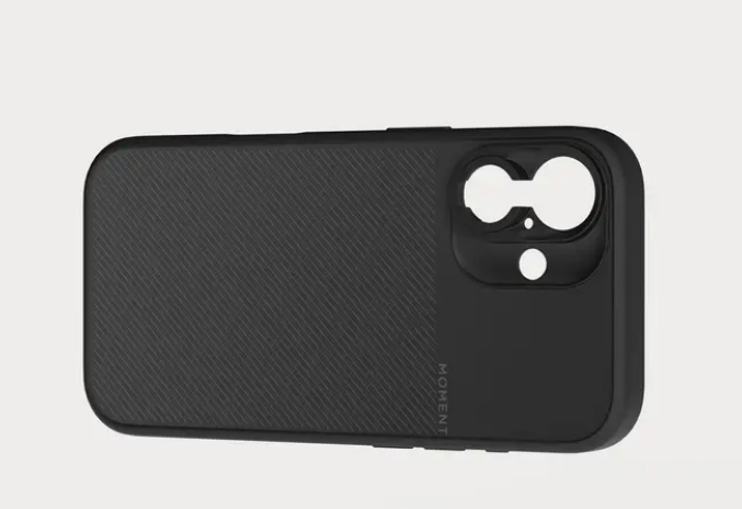 Moment Camera Case iPhone 16 Black, detail prostoru fotoaparátů