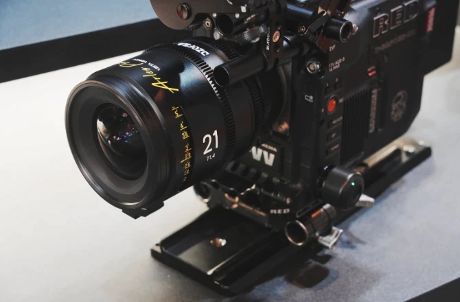 21-milimetrski član kompleta na filmskem rigu