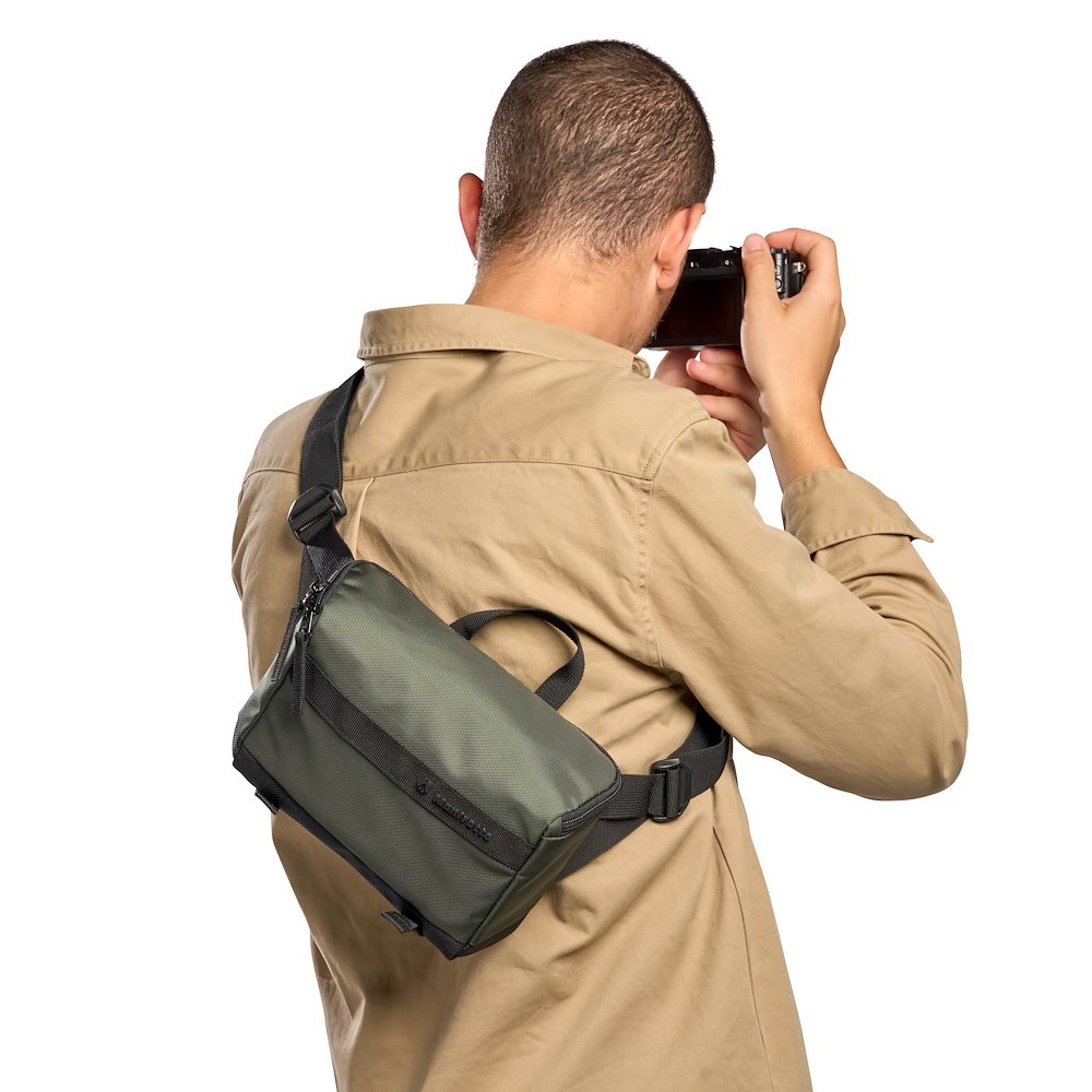 Manfrotto Street Waist Bag MB MS2-WB pri nošenju čez ramo