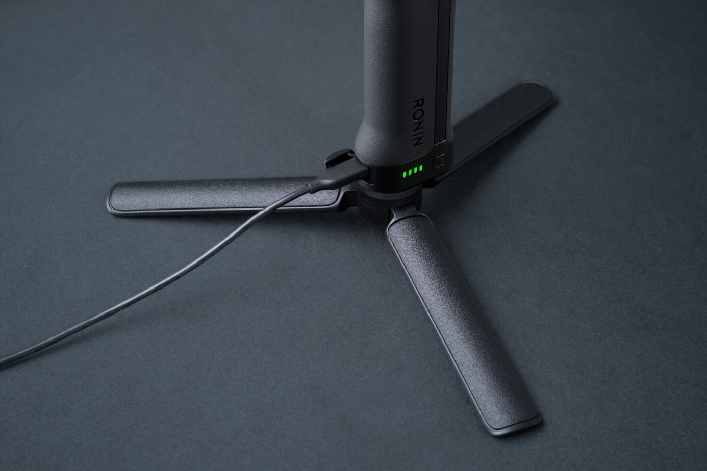 DJI RS 5 – Polno polnjenje v 1 uri