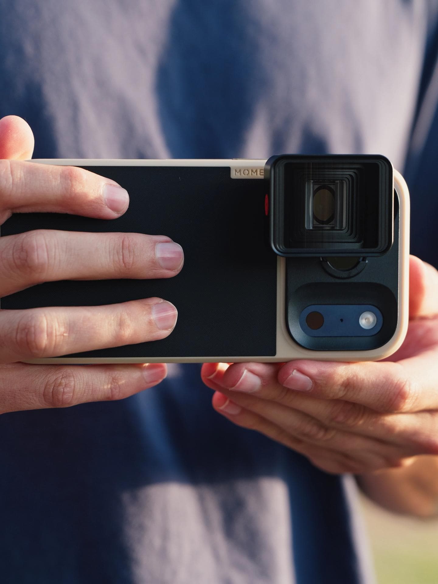 Mobilní sestava s objektivem Moment Anamorphic II