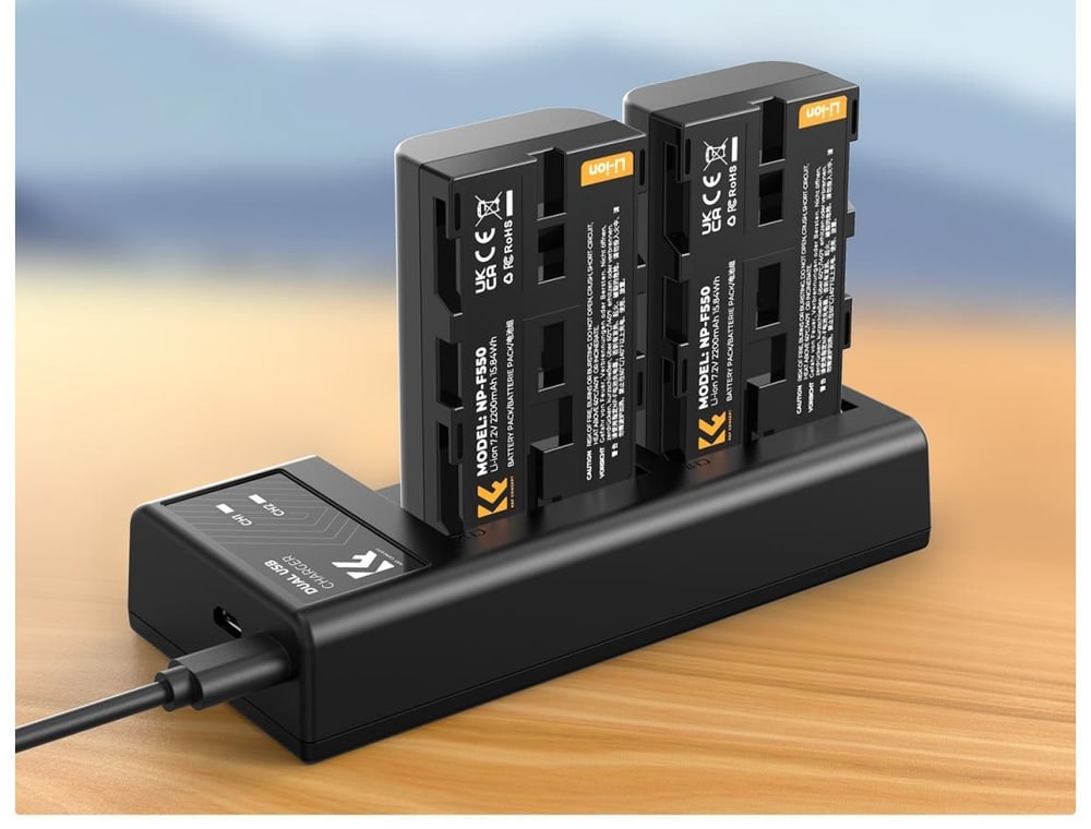 Dve bateriji po 2200 mAh