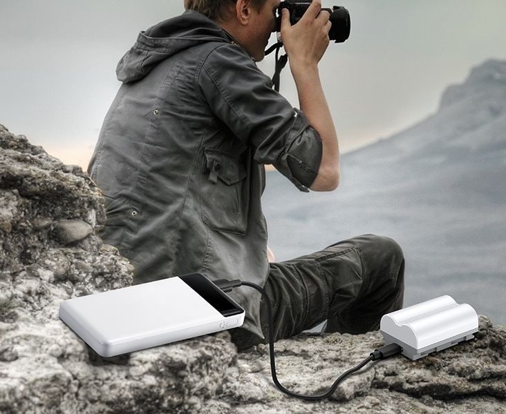 Dve bateriji po 2400 mAh