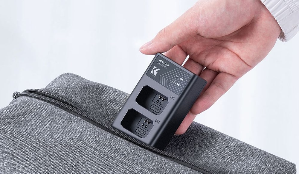 Dve bateriji po 1100 mAh