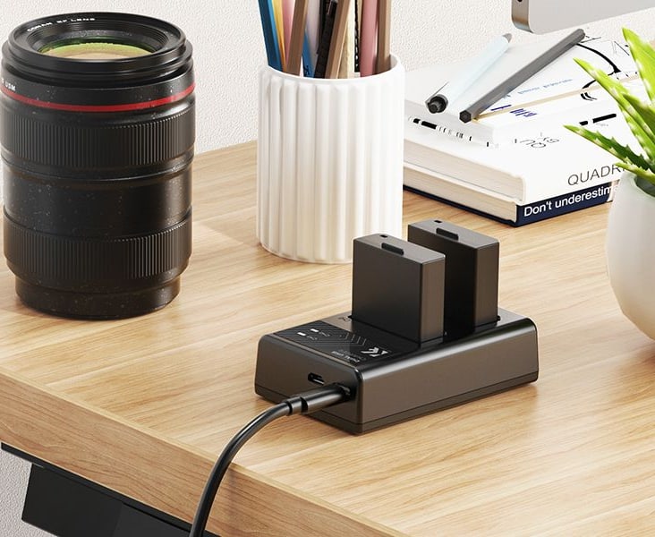Dve bateriji po 1200 mAh