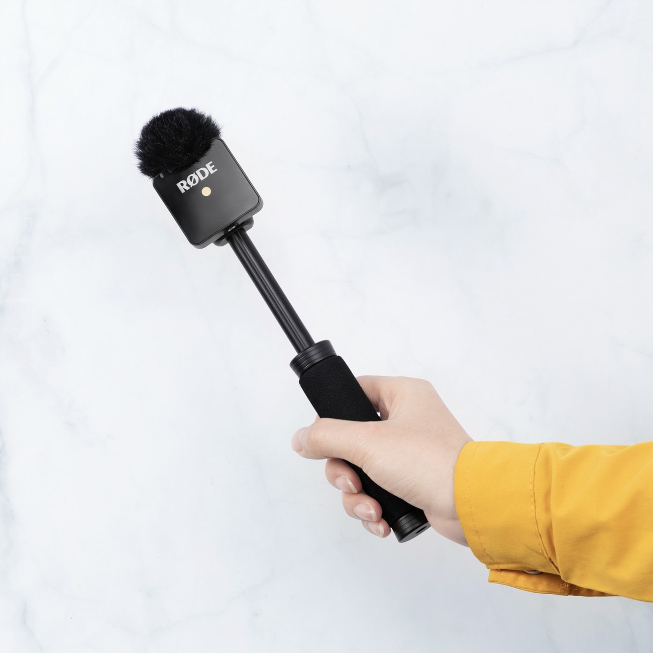 RODE Brezžični Go Handle za intervju z uporabo