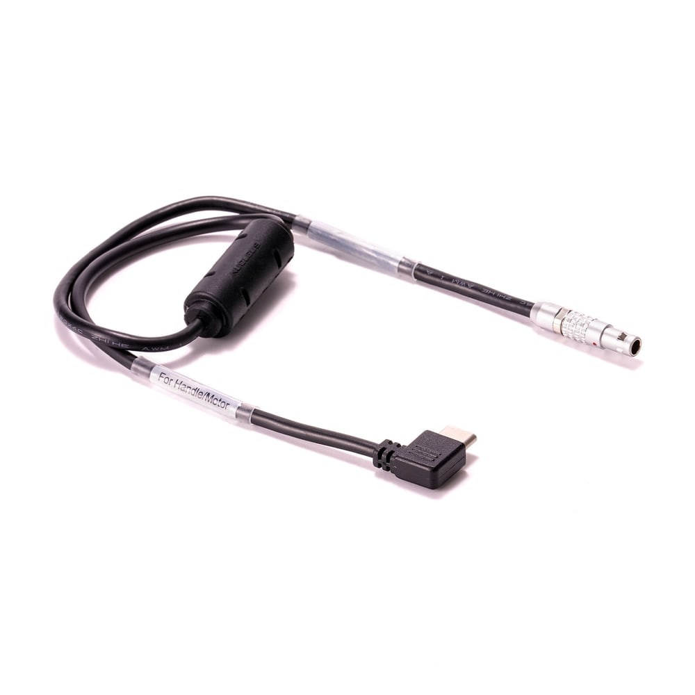 USB-C na ročaju, vrata RED CTRL na kameri