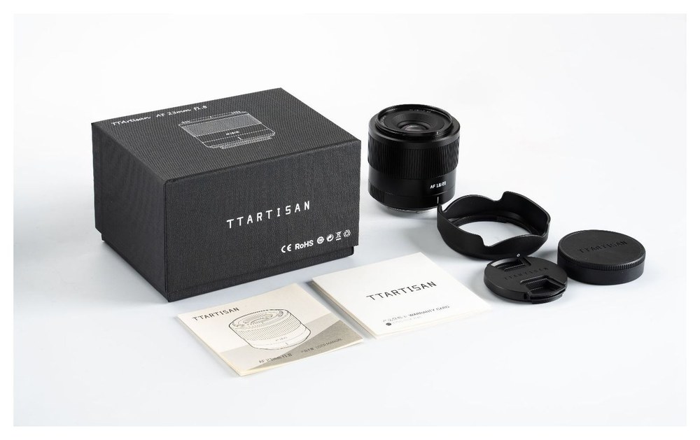 TTArtisan APS-C AF 23mm F1.8 – Vsebina škatle
